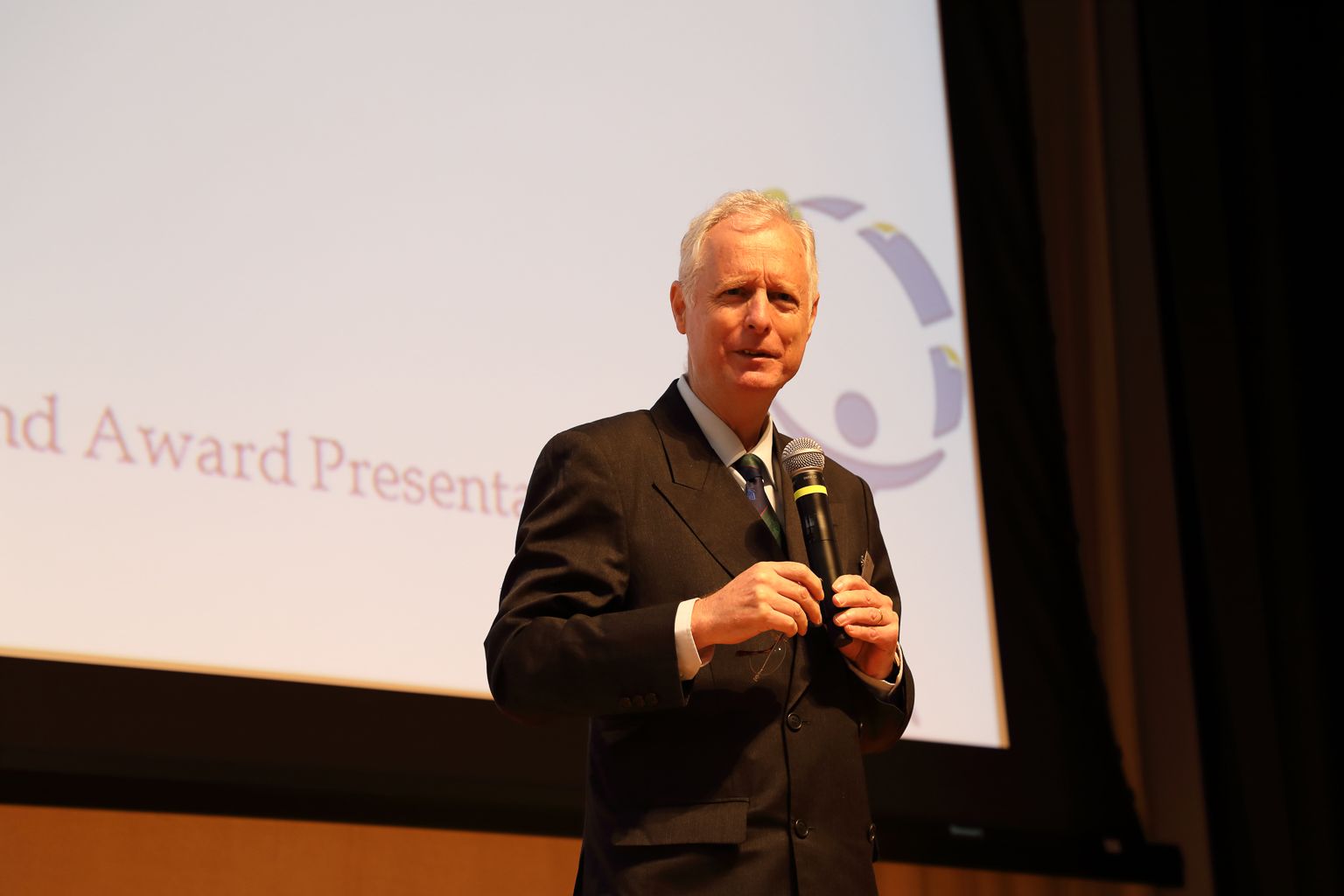Prof Mark Bray